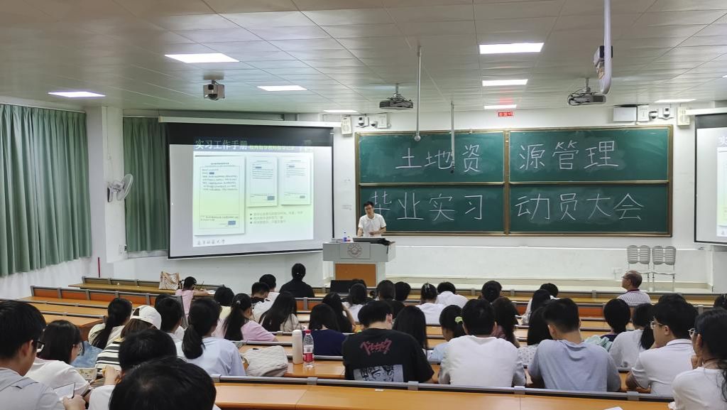 刘2,E:/南师大文件/毕业实习动员大会/刘1.jpg刘1